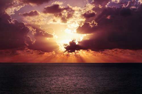 Dans la persécution, la promesse de Dieu est comme un lever de soleil qui brise les ténèbres